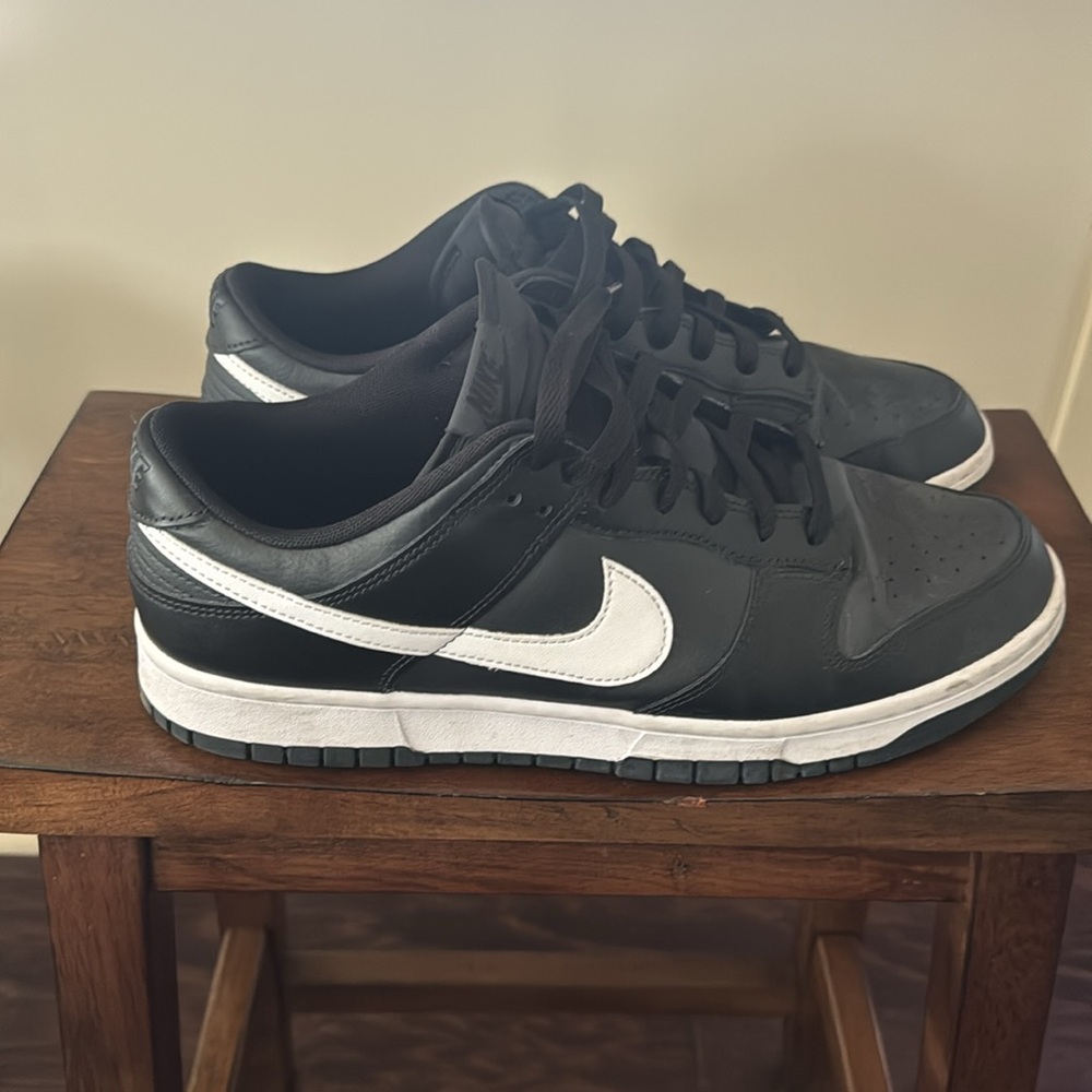 Nike Reverse Panda Dunks - Picture 3 of 5